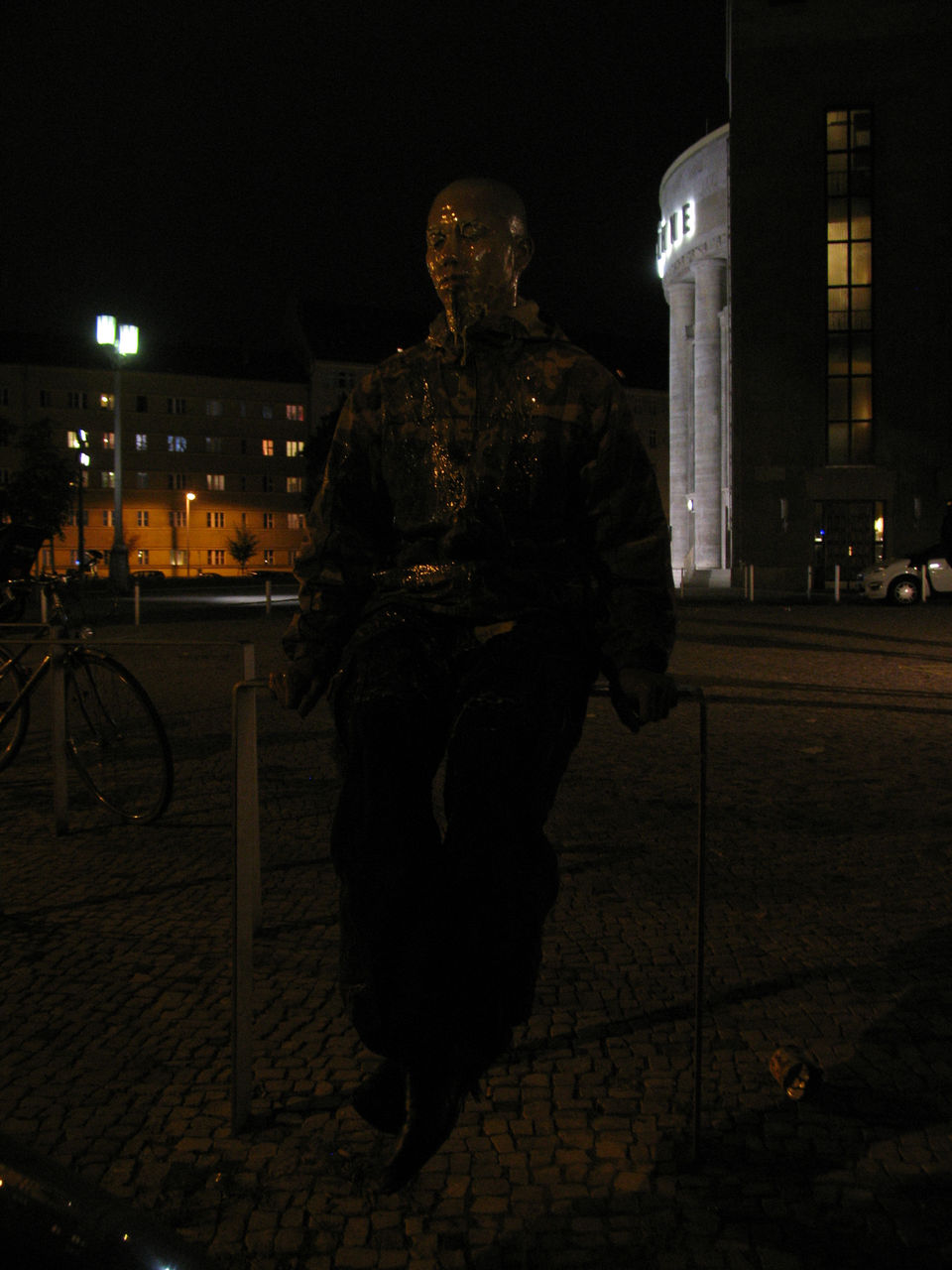 Photographic documentation of RYLLEGA Berlin (Performance by Nguyen Anh Tuan, 21 September 2008)